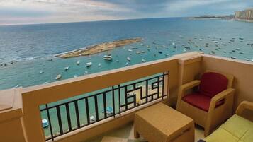 Comfort Apartment, 3 Bedrooms, Sea View, Beachfront | Property grounds