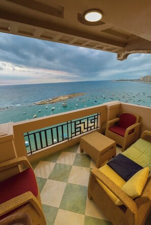 Comfort Apartment, 3 Bedrooms, Sea View, Beachfront | Property grounds - seaview hotel (Alexandria)