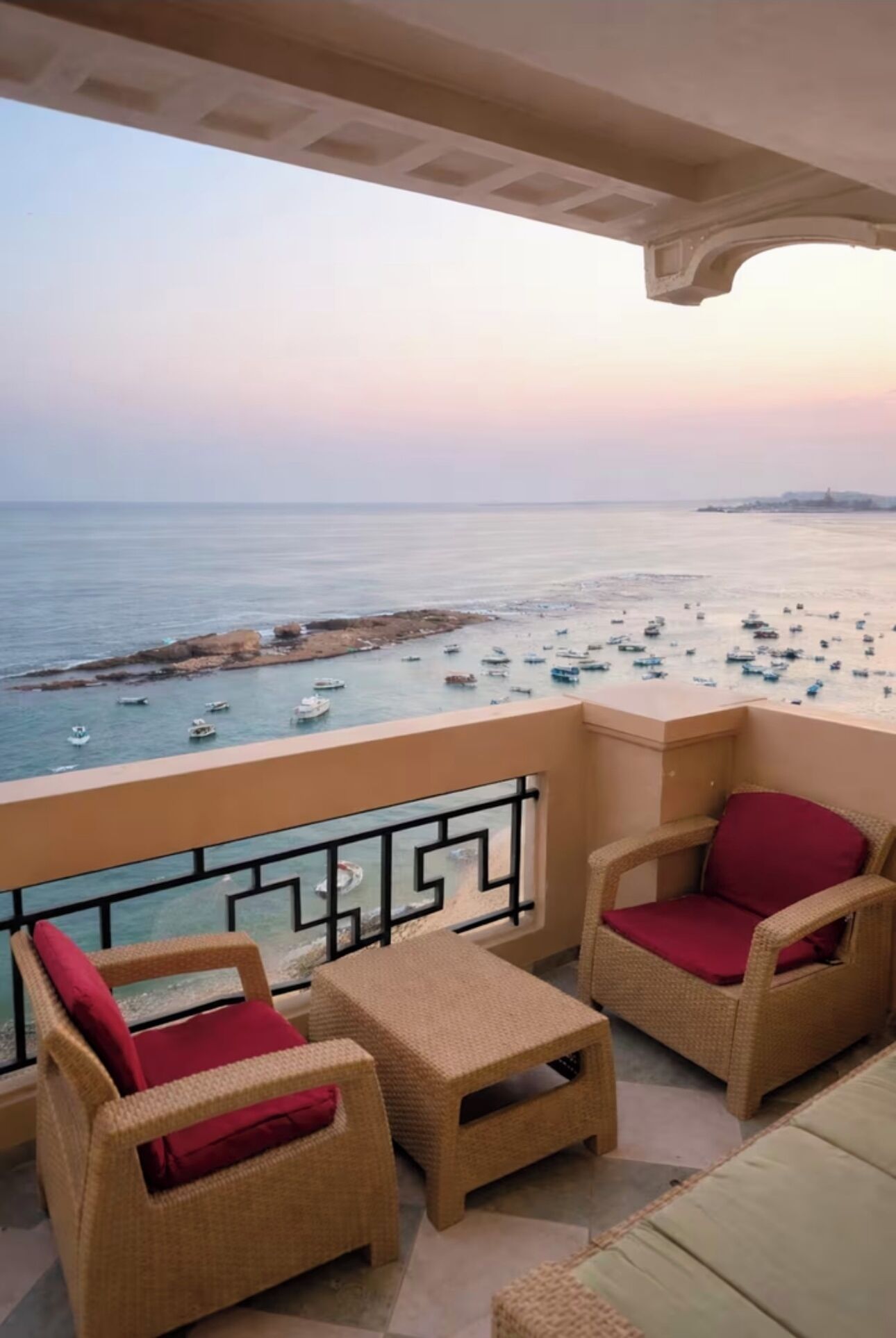 Cortinas blackout y sistema de insonorización 