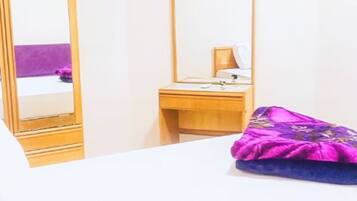 Departamento Confort, 3 habitaciones, vista al mar, frente al mar | Cortinas blackout, insonorización y tabla de planchar con plancha