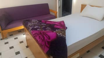 Comfort Apartment, 3 Bedrooms, Sea View, Beachfront | Blackout drapes, soundproofing, iron/ironing board, free WiFi