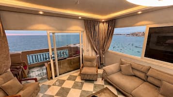 Comfort Apartment, 3 Bedrooms, Sea View, Beachfront | Waterslide