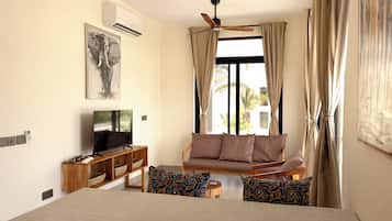 Deluxe Apartment | Living area