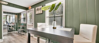 Swann Ave Suite Walk to Bayshore Hyde Park