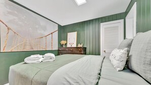 Unclassified image, 4 of 27, button - Swann Ave Suite Walk to Bayshore Hyde Park (Tampa)
