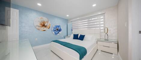 Strykjärn/strykbräda, wi-fi och sängkläder