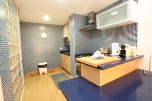 Fridge, oven, stovetop, dishwasher - Apartment 'Ocean Terrace 3 B - With Pool' with Swimming Pool and Balcony (Armação de Pêra)