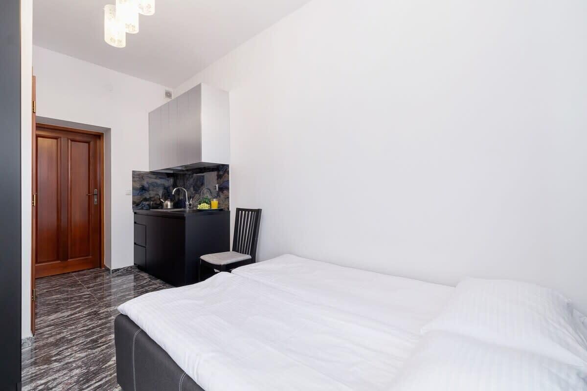 Iron/ironing board, travel cot, WiFi, bed sheets