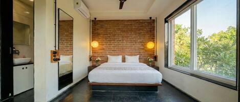 Luxury Double Room | Desk, laptop workspace, free WiFi