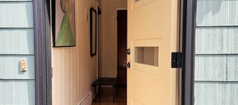 Lenox Interlude Stylish Retreat Views AC Walk to Town