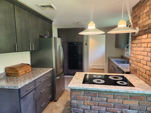 Mikrowelle, Ofen, Herdplatte, Geschirrspüler