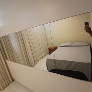 2 bedrooms, iron/ironing board, Internet, bed sheets - Spacious apartment in the city center (Goiânia)