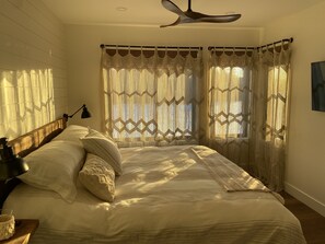4 bedrooms, desk, free WiFi, bed sheets