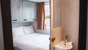 Mobil Karavan | 4 kamar tidur dan dilengkapi dengan perabotan berbeda-beda