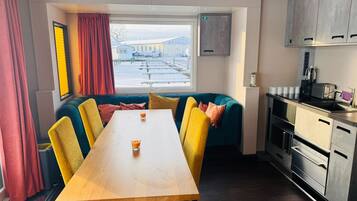 Mobile Home | Tempat makan