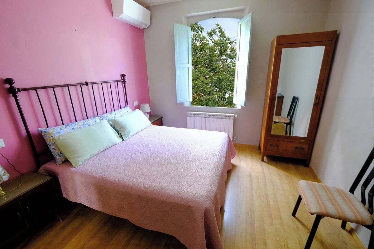 Classic-Apartment, Balkon, Hügelblick | Kostenloses WLAN