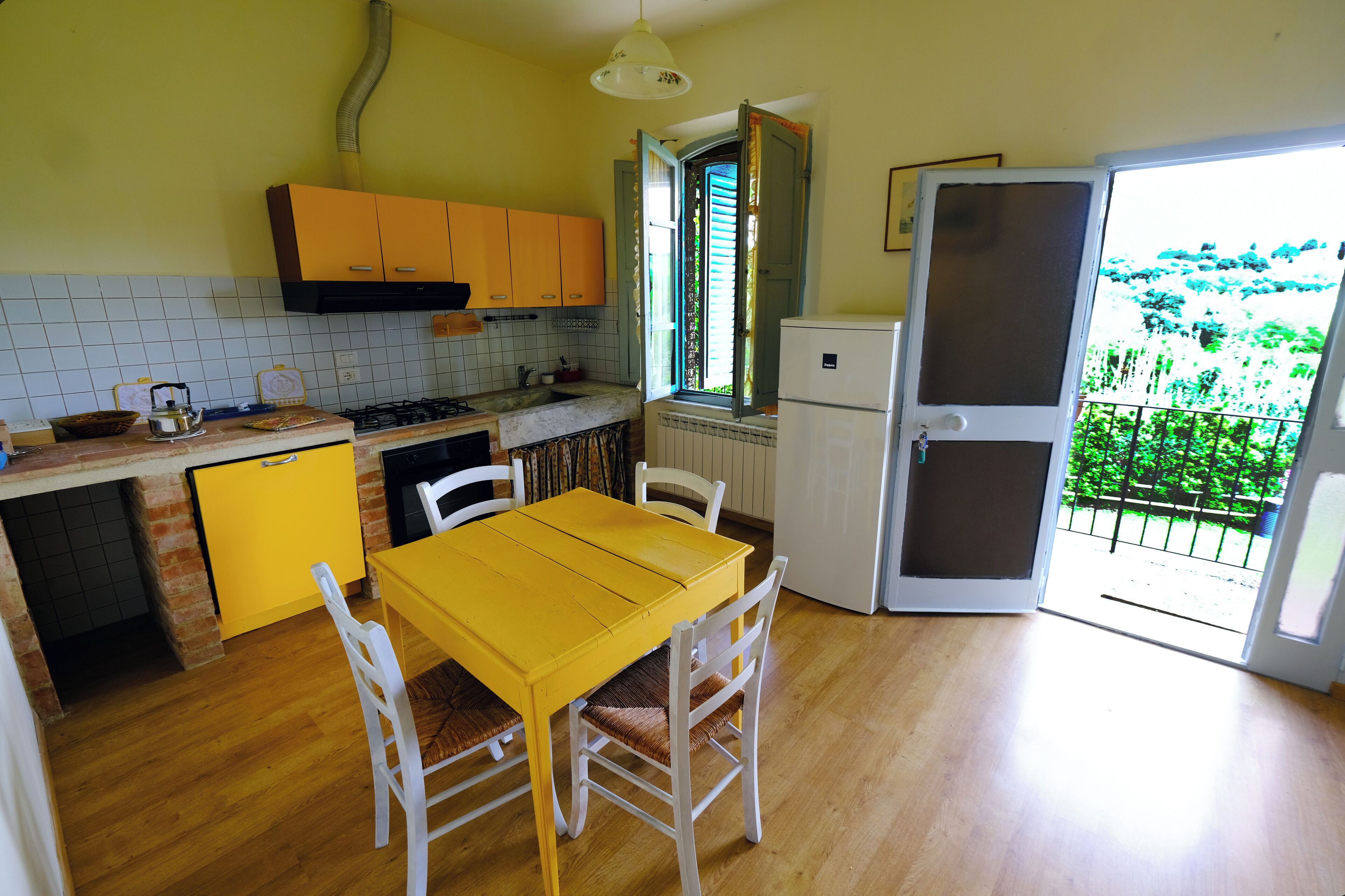 Classic Apartment, Patio, Hill View | Private kitchen