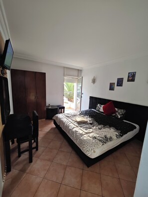 Tweepersoonskamer, uitzicht op de stad | Gratis wifi