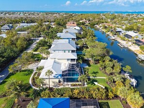 Exterior - Beach Daze: Island Style Charm on Canal, Quick Walk to Beach! (Sanibel)