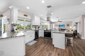 Fridge, microwave, oven, stovetop - Beach Daze: Island Style Charm on Canal, Quick Walk to Beach! (Sanibel)