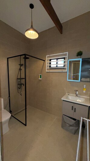 Appartement Confort, balcon, vue jardin | Salle de bain