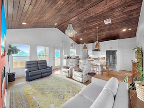 Smart TV, stereo - Ocean Views•2 Kings•Sleeps 8•Pet Friendly•Fenced (Bolivar Peninsula)