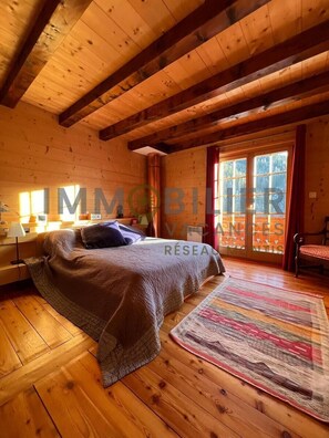 1 bedroom - Magnificent chalet with unobstructed views for 8 people - 4 bedrooms - 3 bathrooms - 2-car garage.Sh (St-Luc)