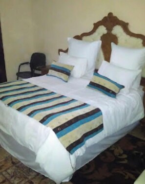 Laptop workspace - ZHOLELA LODGE (Ndola)