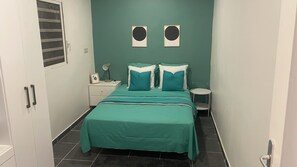 2 bedrooms, iron/ironing board, WiFi, bed sheets