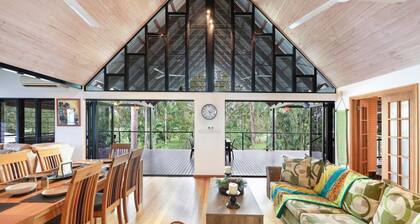 Zenlux Tropical Retreat Pool BBQ Golf Course