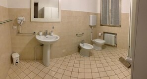 Bathroom - Room-triple Room Business (Ravenna)