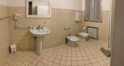 Room-triple Room Business
