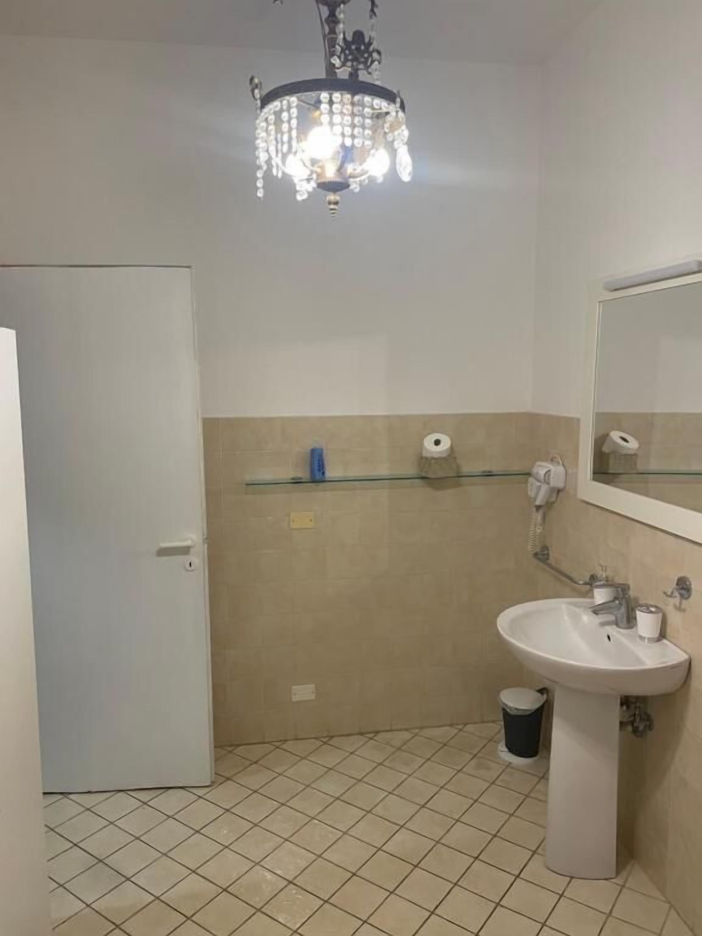 Room, 1 Bedroom, Accessible, Smoking | Bathroom
