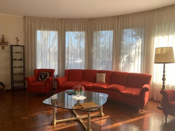 Chambre, 1 chambre, accessible aux personnes à mobilité réduite, fumeur | Coin séjour