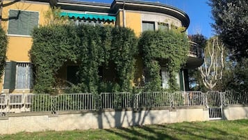 Room, 1 Bedroom, Accessible, Smoking | Exterior