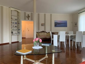 Room, 1 Bedroom, Accessible, Smoking | Dining room - Room-charming B&B in the Heart of Ravenn (Ravenna)