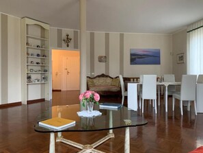 Room, 1 Bedroom, Accessible, Smoking | Dining room - Room-charming BnB in the Heart of Ravenn (Ravenna)