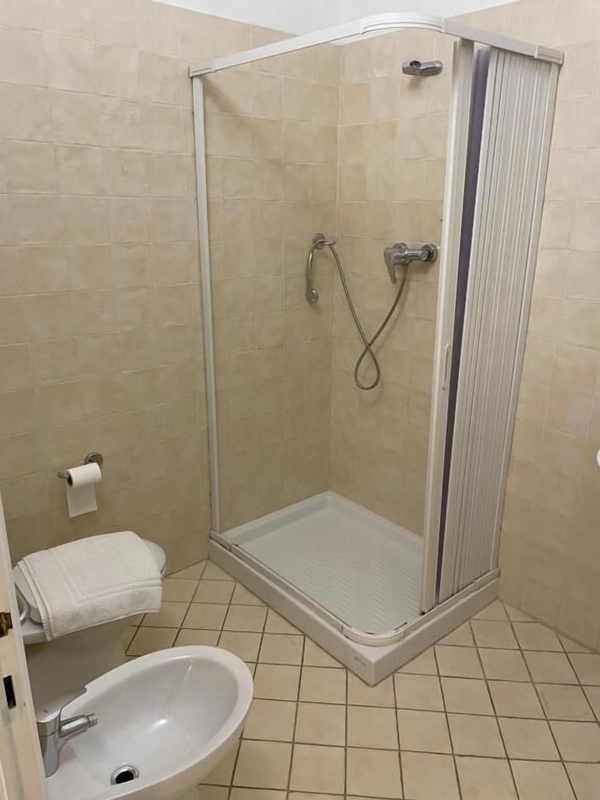 Habitación, 1 habitación, con acceso para personas discapacitadas, para fumadores | Baño