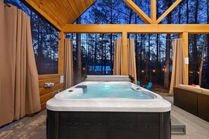 Indoor spa tub - Pet-Friendly Broken Bow Cabin/Hot Tub & Loft (Broken Bow)