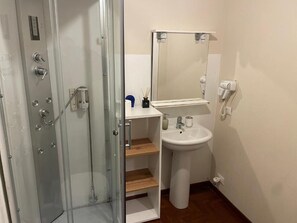 Room, 1 Bedroom, Accessible, Smoking | Bathroom - Room-triple Room Luxury With Balcony (Ravenna)