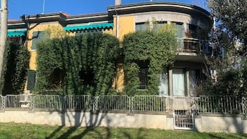 Room, 1 Bedroom, Accessible, Smoking | Exterior