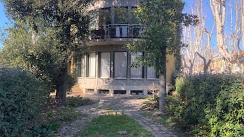 Room, 1 Bedroom, Accessible, Smoking | Exterior