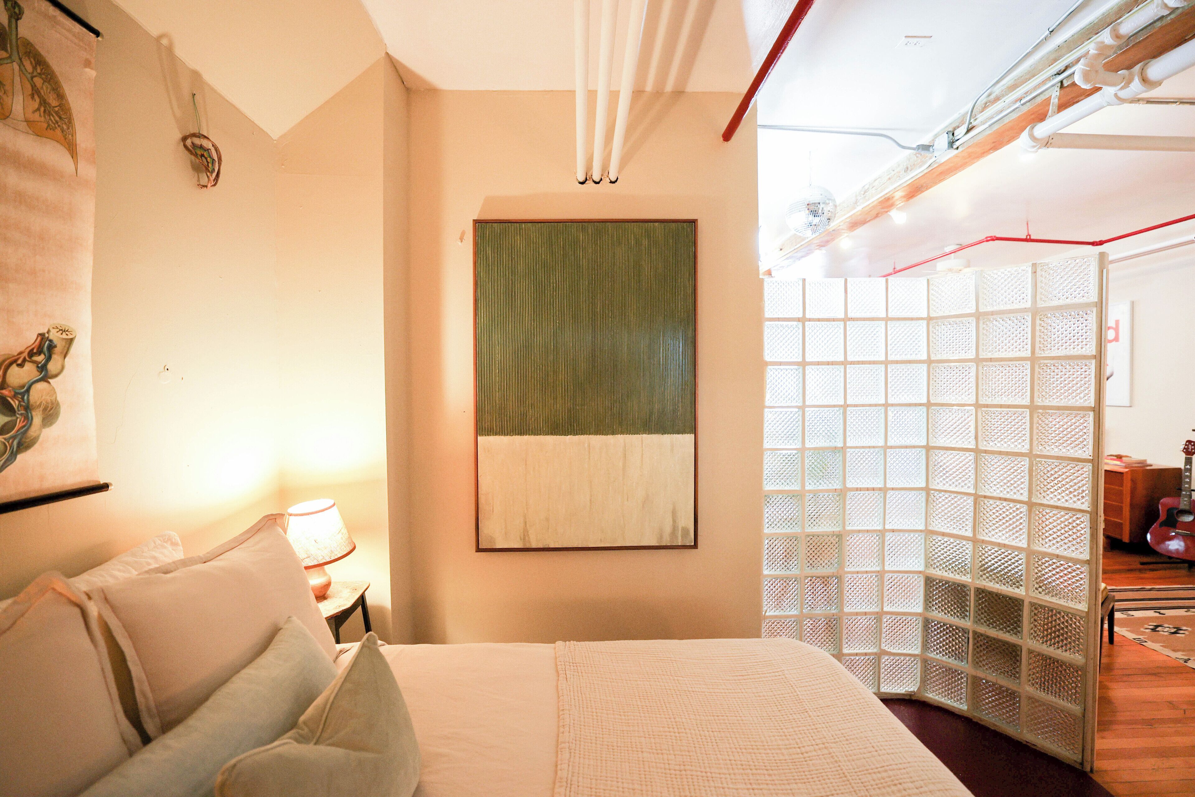 1 habitación, tabla de planchar con plancha, wifi gratis y ropa de cama 