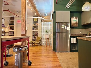 Refrigerador, horno, placa de cocina, cafetera/tetera