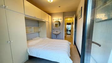 2 bedrooms