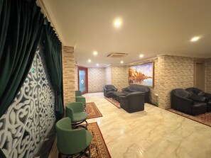 Lobby - Wildberrys Inn Puri (Brahmagiri)