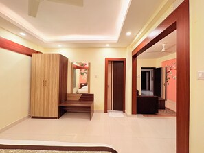 Executive-Doppelzimmer, Stadtblick | Schreibtisch, schallisolierte Zimmer, kostenloses WLAN