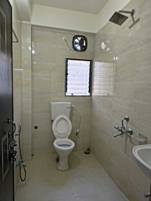 Deluxe Double Room, Shared Bathroom | Bathroom