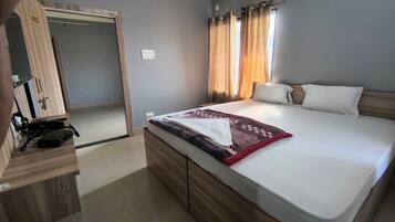 Deluxe Double Room, Shared Bathroom