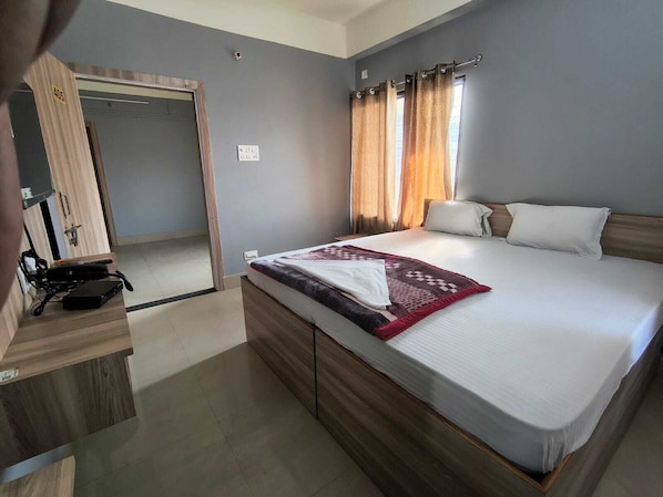 Standard Double Room, Shared Bathroom | Free WiFi